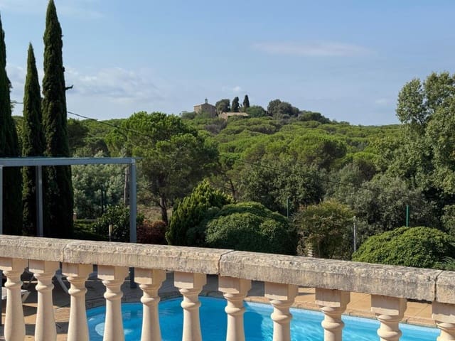 5 bedroom Villa for sale in Caldes de Malavella with pool garage - € 330,000 (Ref: 9217421)