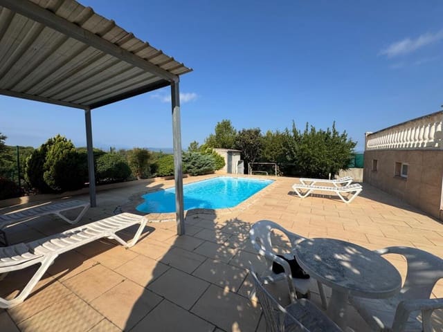 5 bedroom Villa for sale in Caldes de Malavella with pool garage - € 330,000 (Ref: 9217421)