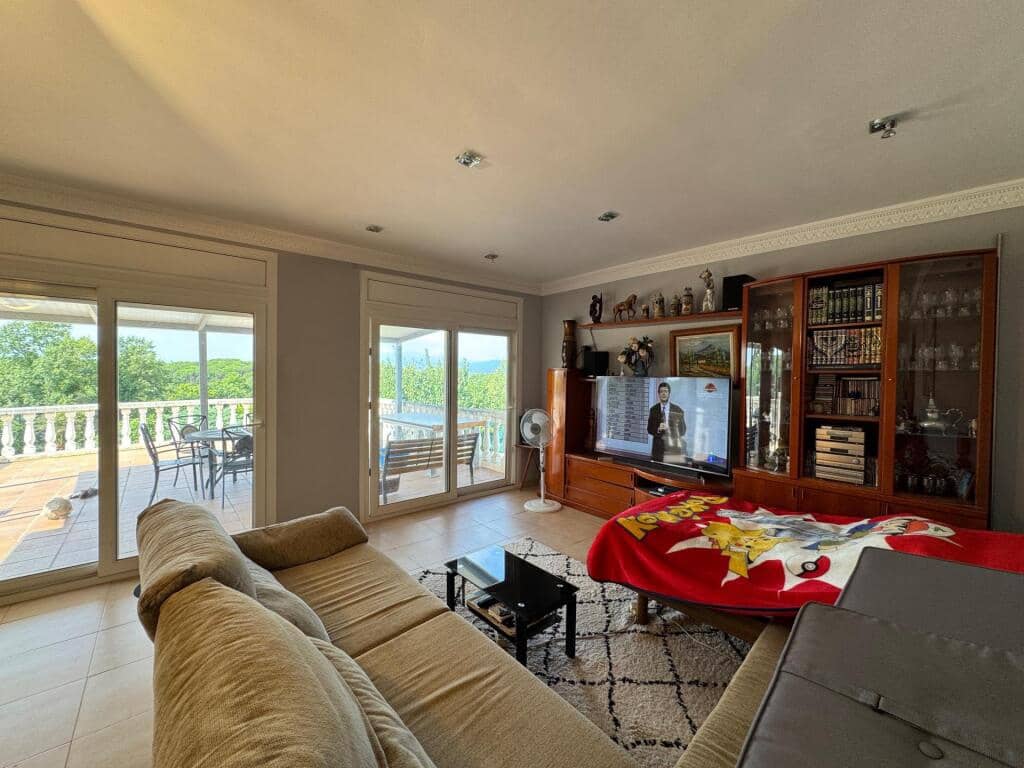 5 soveværelse Villa til salg i Caldes de Malavella med swimmingpool garage - € 330.000 (Ref: 9217421)