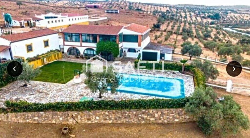 Mark till salu i Higuera de Vargas - 1 950 000 € (Ref: 9236466)