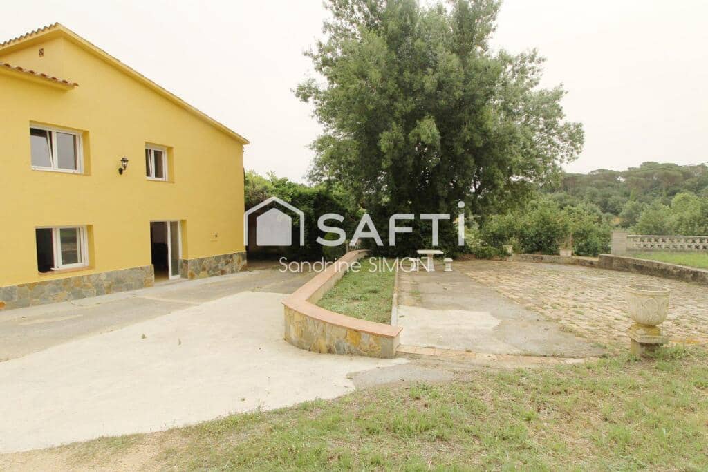 5 makuuhuone Huvila myytävänä paikassa Macanet de la Selva mukana 
autotalli - 465 000 € (Ref: 9236471)