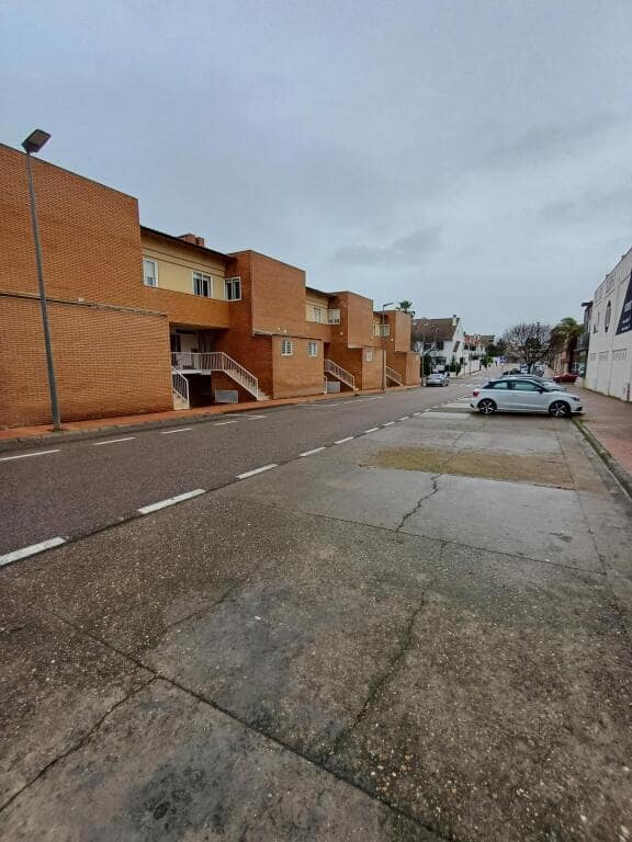 Erhverv til salg i Badajoz by - € 90.000 (Ref: 9236474)