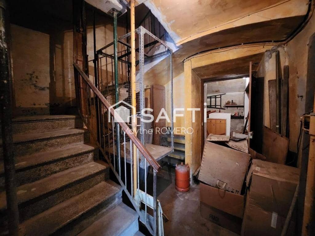 6 soveværelse Villa til salg i Vilanova i la Geltru med garage - € 350.000 (Ref: 9239987)