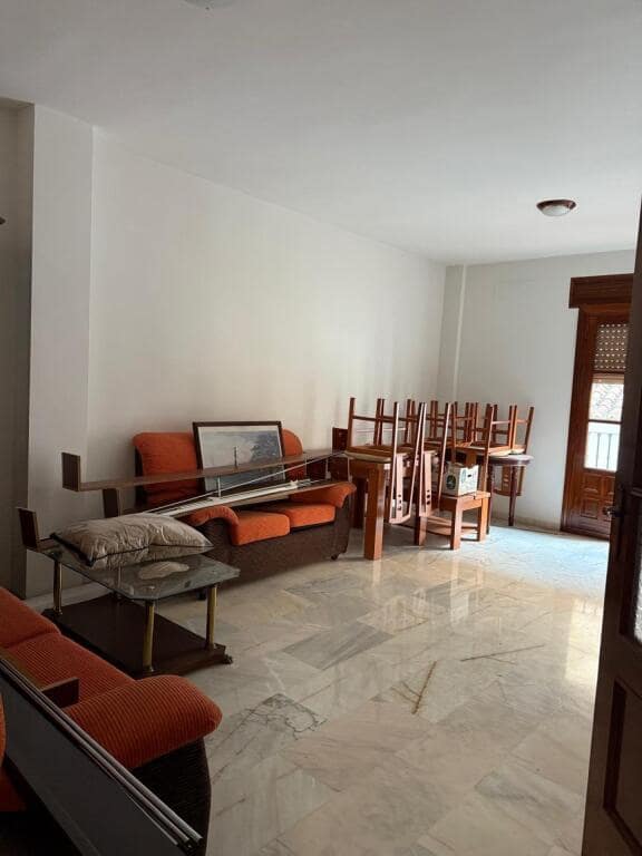 4 bedroom Apartment for sale in Antequera - € 250,000 (Ref: 9239988)