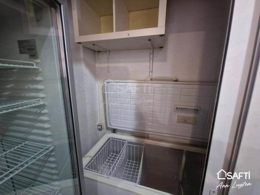 Kaupallinen myytävänä paikassa Roses - 175 000 € (Ref: 9242945)