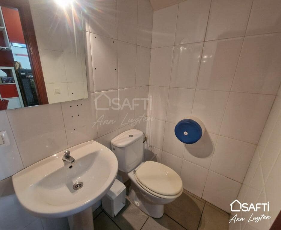 Kaupallinen myytävänä paikassa Roses - 175 000 € (Ref: 9242945)