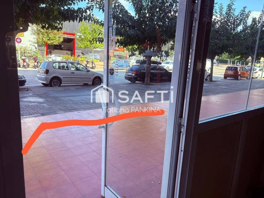 Kommersiell til salgs i Lloret de Mar - € 137 000 (Ref: 9242950)