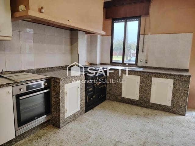 7 bedroom Villa for sale in Vigo with garage - € 310,000 (Ref: 9242951)