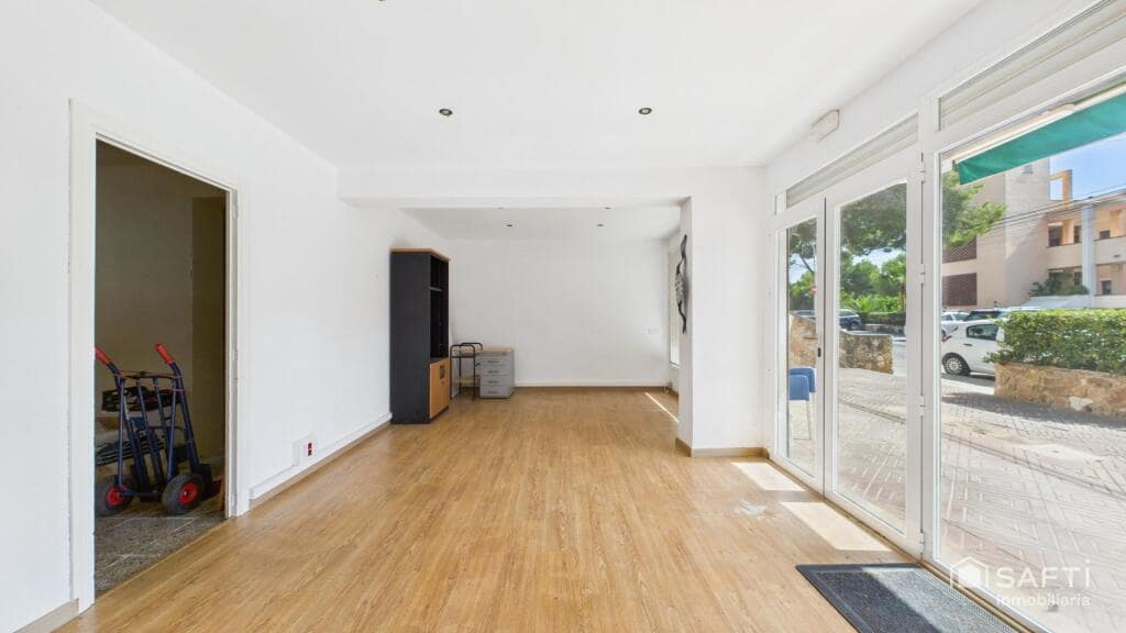 Erhverv til salg i Santa Ponsa med garage - € 300.000 (Ref: 9247036)