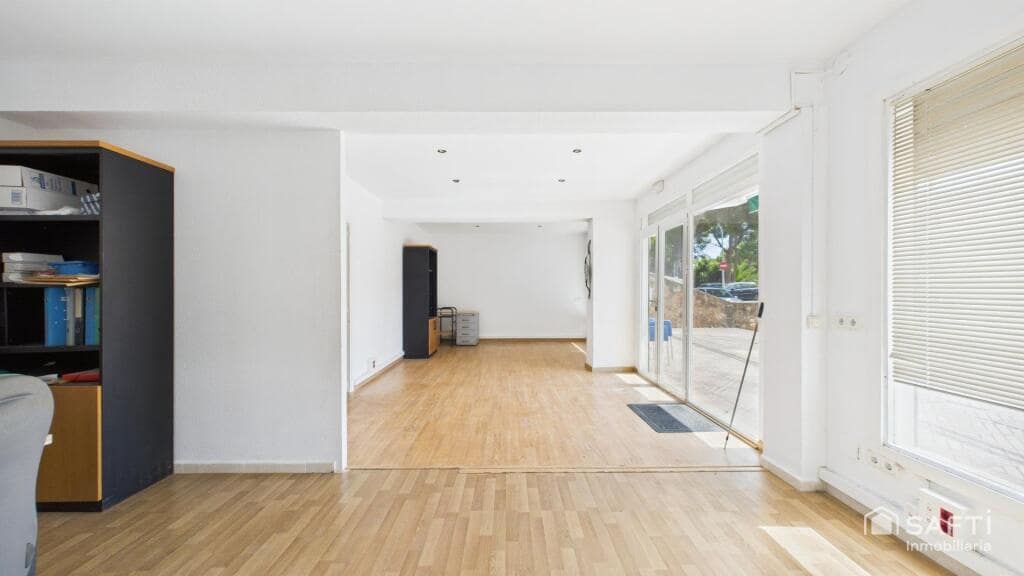 Erhverv til salg i Santa Ponsa med garage - € 300.000 (Ref: 9247036)