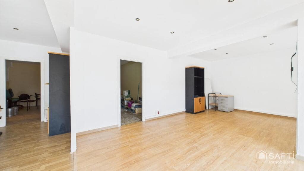 Erhverv til salg i Santa Ponsa med garage - € 300.000 (Ref: 9247036)