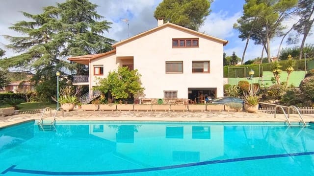 5 slaapkamer Villa te koop in Lliçà d'Amunt met zwembad garage - € 650.000 (Ref: 9252009)