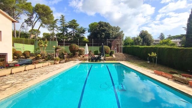 5 slaapkamer Villa te koop in Lliçà d'Amunt met zwembad garage - € 650.000 (Ref: 9252009)