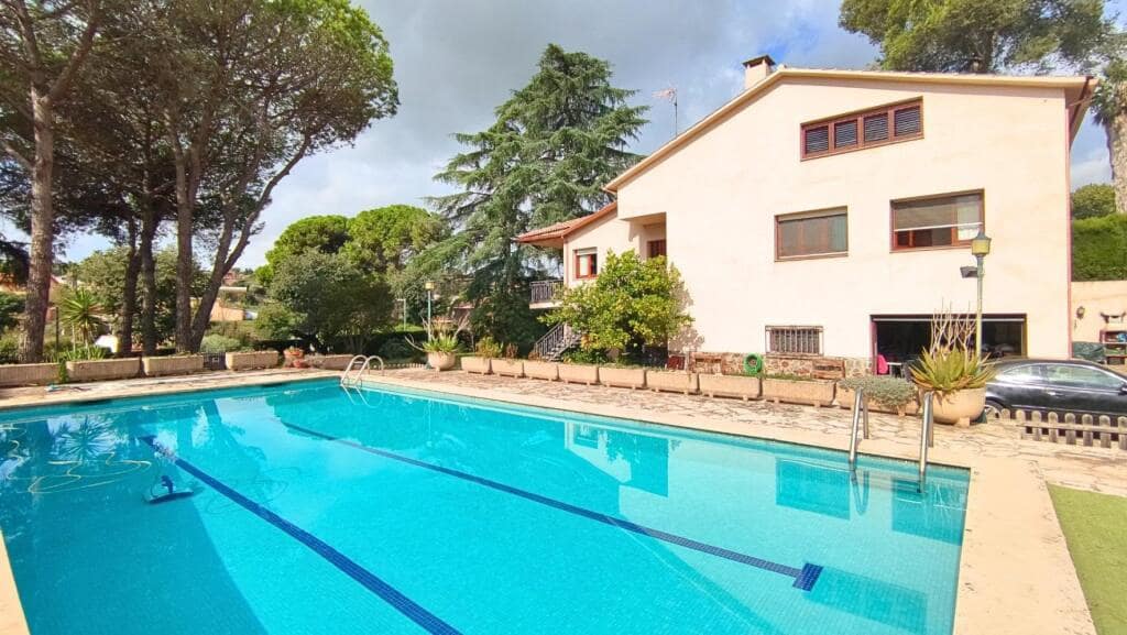 5 soveværelse Villa til salg i Llica d'Amunt med swimmingpool garage - € 650.000 (Ref: 9252009)