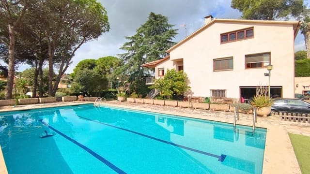 5 slaapkamer Villa te koop in Lliçà d'Amunt met zwembad garage - € 650.000 (Ref: 9252009)