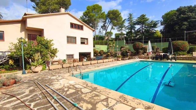 5 slaapkamer Villa te koop in Lliçà d'Amunt met zwembad garage - € 650.000 (Ref: 9252009)