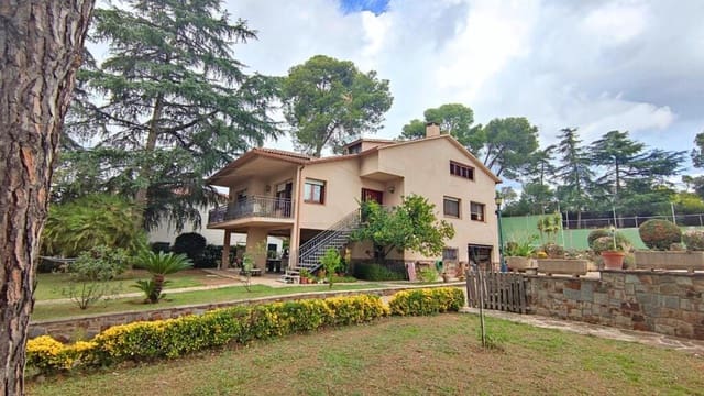 5 slaapkamer Villa te koop in Lliçà d'Amunt met zwembad garage - € 650.000 (Ref: 9252009)