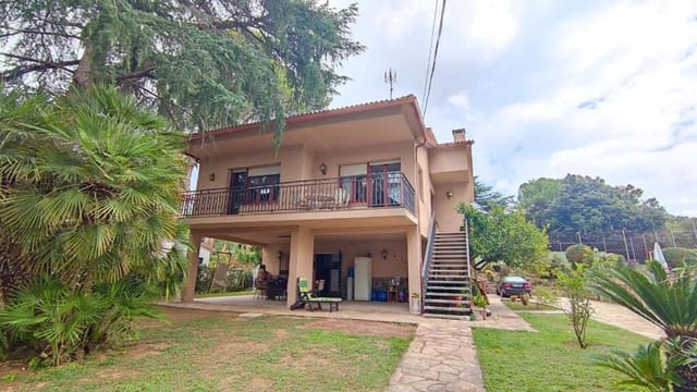 5 slaapkamer Villa te koop in Lliçà d'Amunt met zwembad garage - € 650.000 (Ref: 9252009)