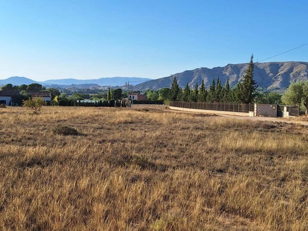 8 sypialnia Finka/Dom wiejski na sprzedaż w Villena z basenem garażem - 210 000 € (Ref: 9255040)