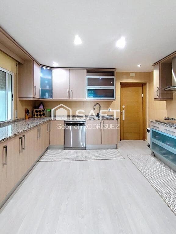 4 soveværelse Villa til salg i Badajoz by med swimmingpool - € 340.000 (Ref: 9255041)