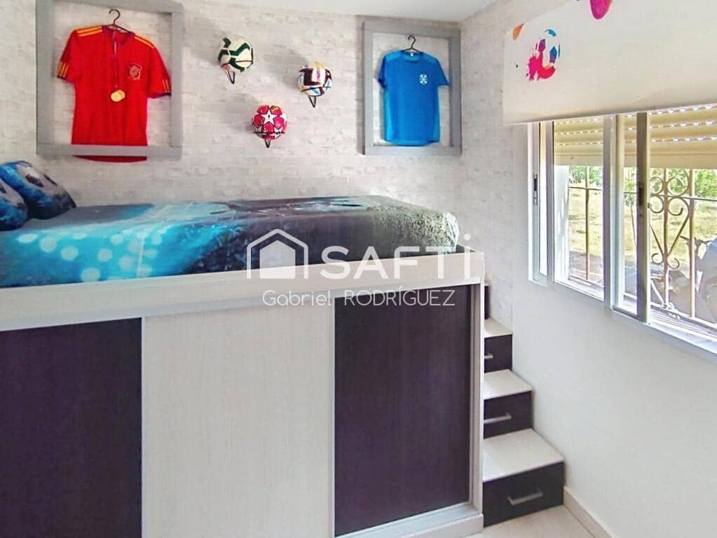 4 soveværelse Villa til salg i Badajoz by med swimmingpool - € 340.000 (Ref: 9255041)