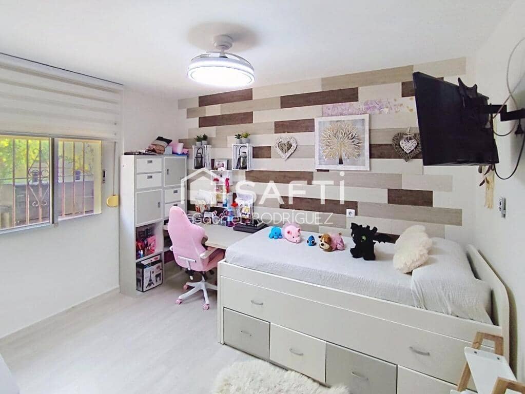 4 soveværelse Villa til salg i Badajoz by med swimmingpool - € 340.000 (Ref: 9255041)