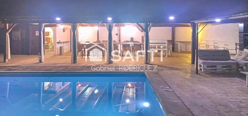 4 soveværelse Villa til salg i Badajoz by med swimmingpool - € 340.000 (Ref: 9255041)