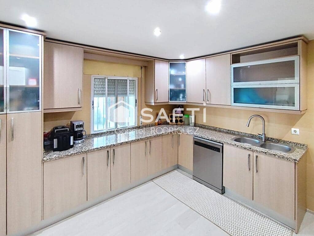 4 soveværelse Villa til salg i Badajoz by med swimmingpool - € 340.000 (Ref: 9255041)