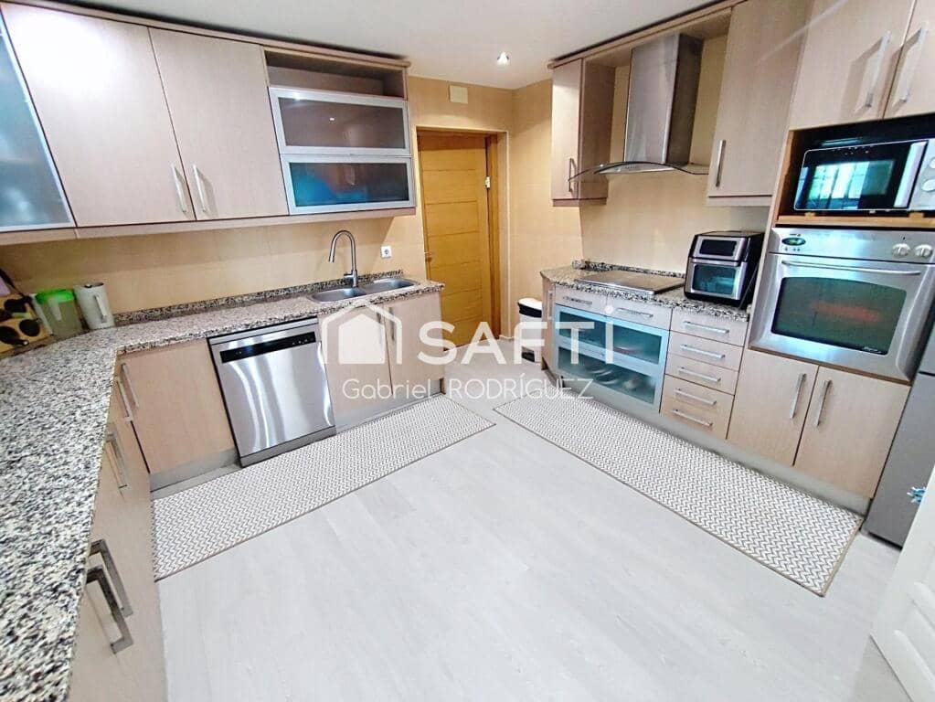 4 soveværelse Villa til salg i Badajoz by med swimmingpool - € 340.000 (Ref: 9255041)