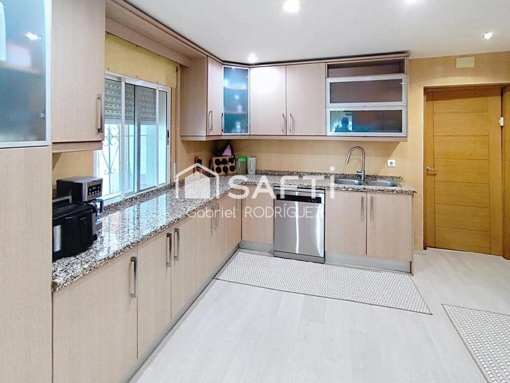 4 soveværelse Villa til salg i Badajoz by med swimmingpool - € 340.000 (Ref: 9255041)