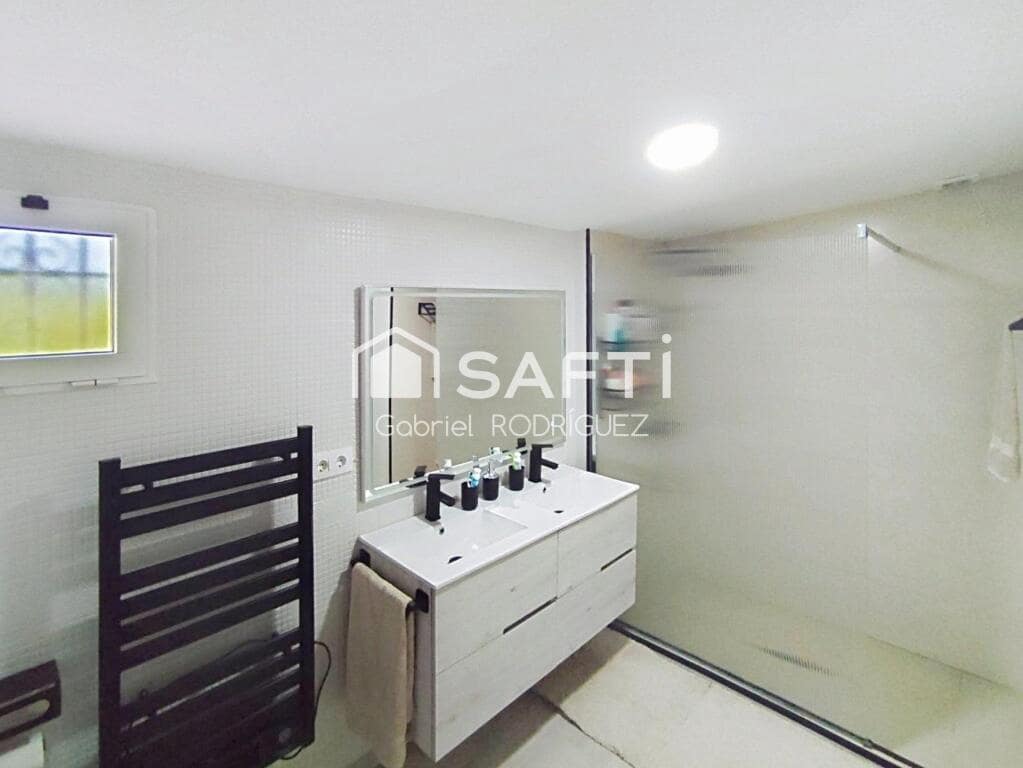 4 soveværelse Villa til salg i Badajoz by med swimmingpool - € 340.000 (Ref: 9255041)