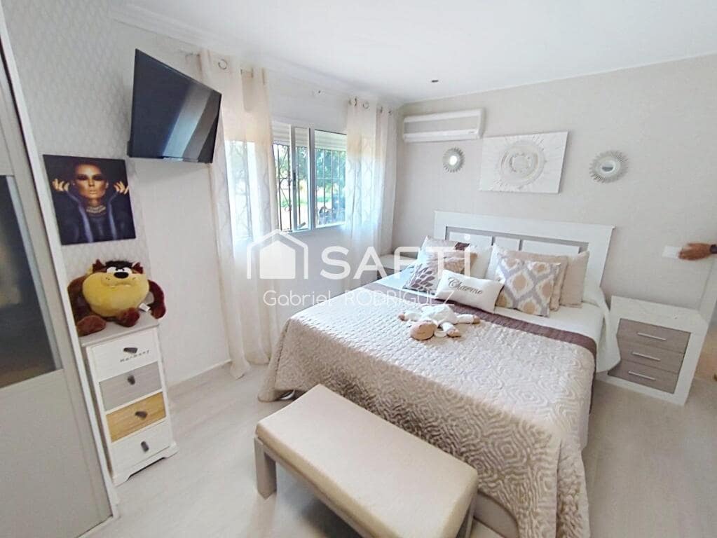 4 soveværelse Villa til salg i Badajoz by med swimmingpool - € 340.000 (Ref: 9255041)