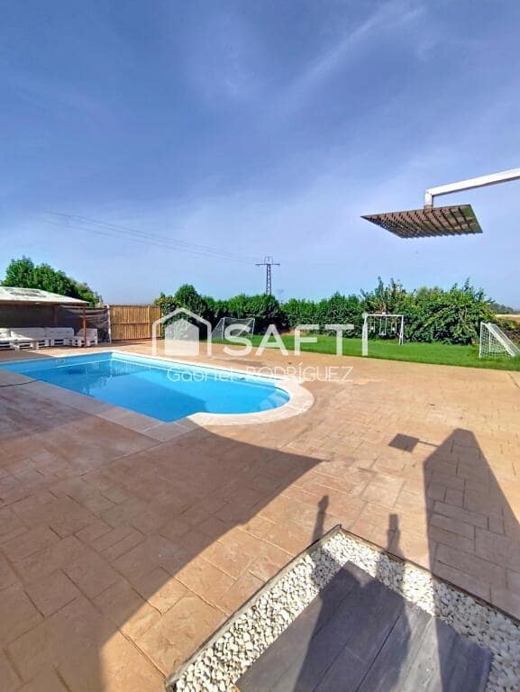4 soveværelse Villa til salg i Badajoz by med swimmingpool - € 340.000 (Ref: 9255041)