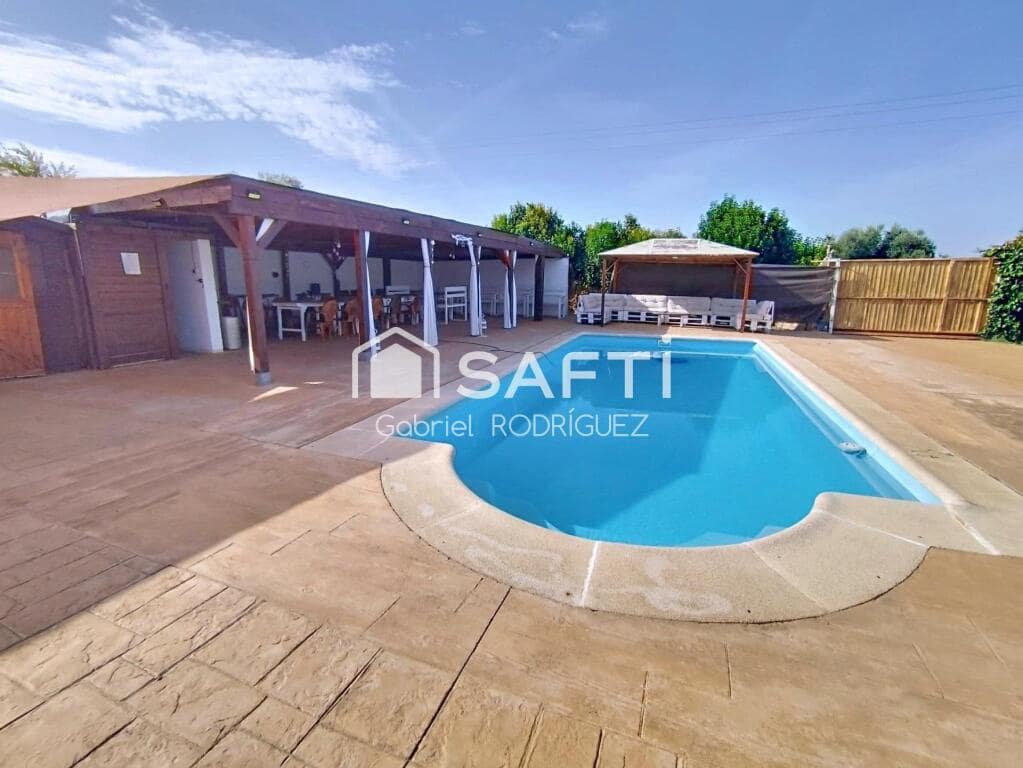 4 soveværelse Villa til salg i Badajoz by med swimmingpool - € 340.000 (Ref: 9255041)