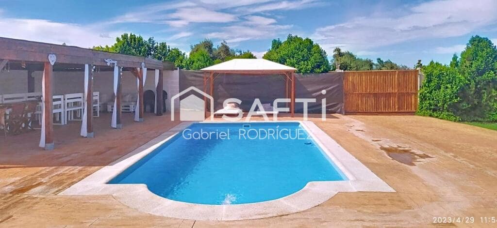 4 soveværelse Villa til salg i Badajoz by med swimmingpool - € 340.000 (Ref: 9255041)