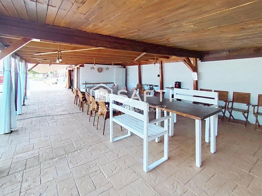 4 soveværelse Villa til salg i Badajoz by med swimmingpool - € 340.000 (Ref: 9255041)