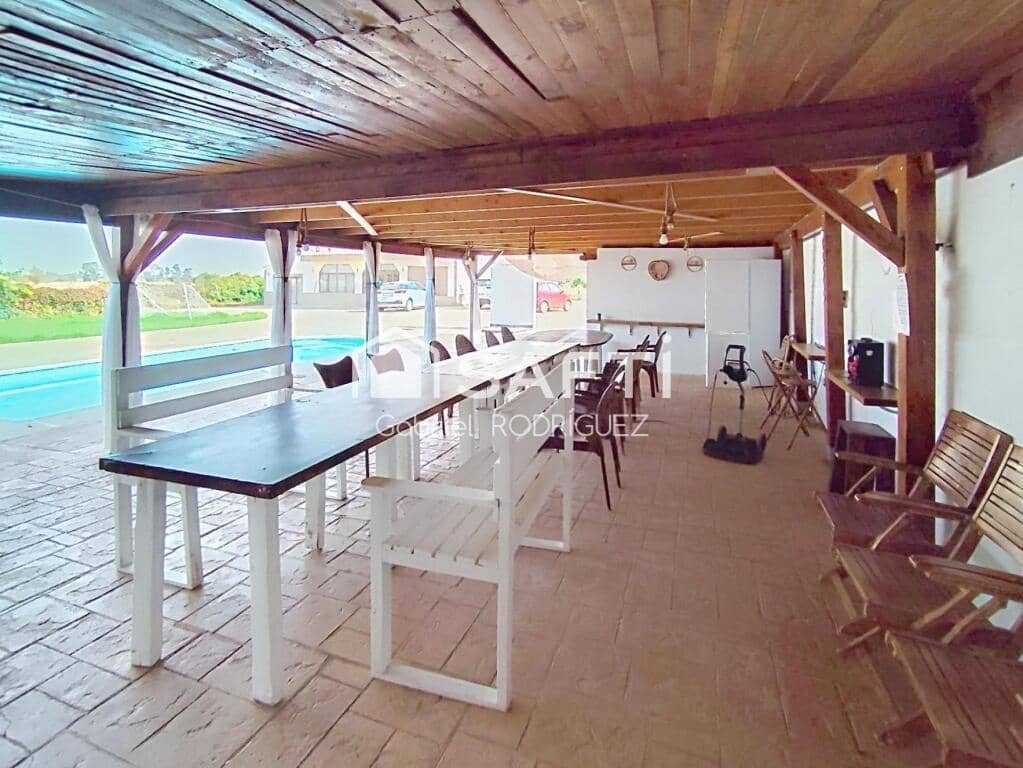 4 soveværelse Villa til salg i Badajoz by med swimmingpool - € 340.000 (Ref: 9255041)