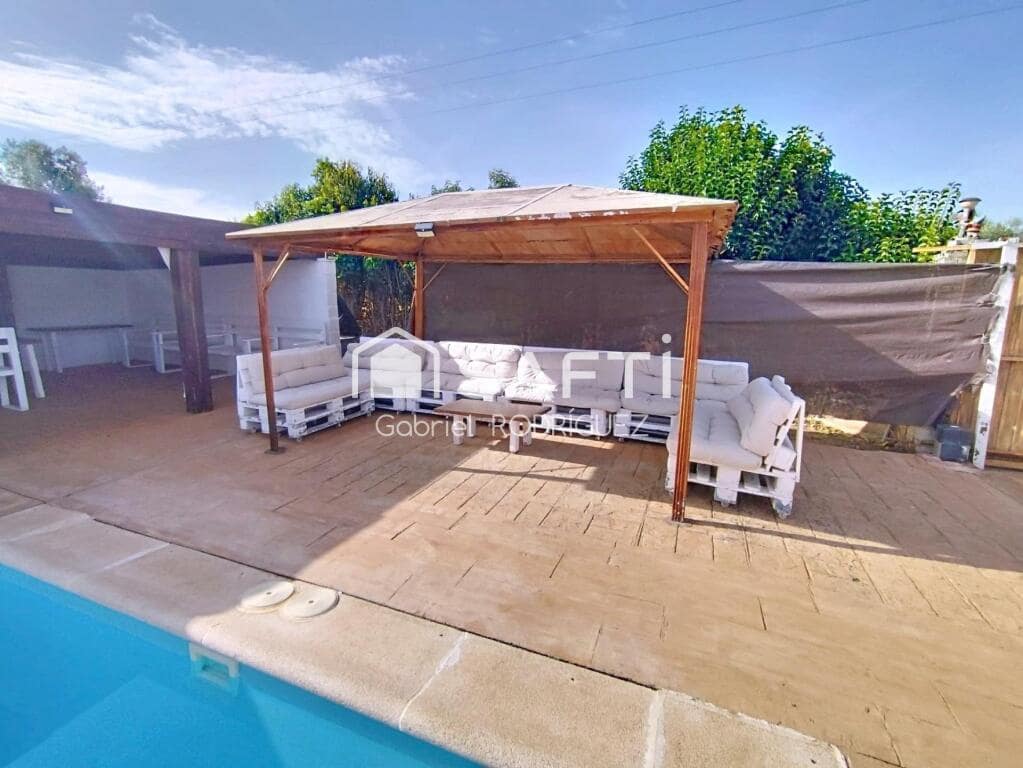 4 soveværelse Villa til salg i Badajoz by med swimmingpool - € 340.000 (Ref: 9255041)