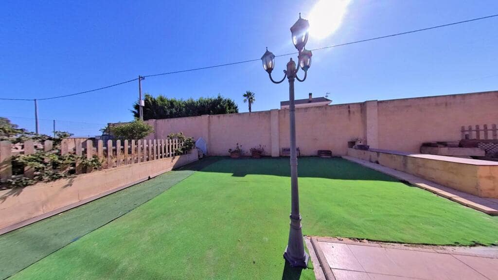 4 soverom Villa til salgs i Alicante by med svømmebasseng garasje - € 524 000 (Ref: 9257130)