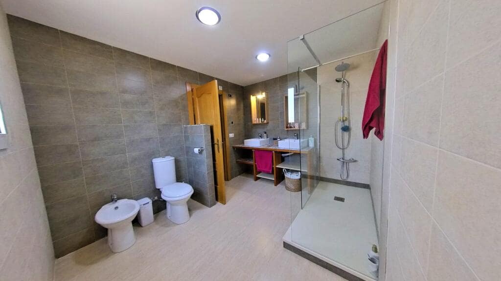 4 soverom Villa til salgs i Alicante by med svømmebasseng garasje - € 524 000 (Ref: 9257130)