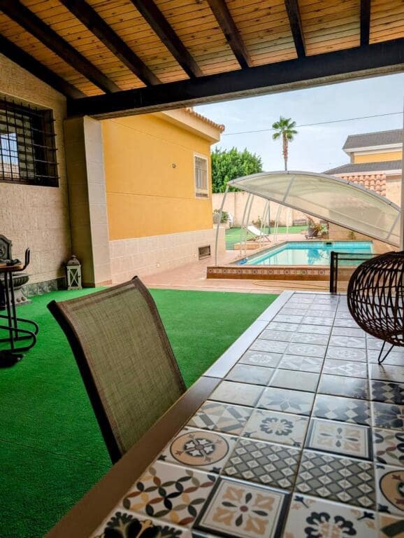 4 soverom Villa til salgs i Alicante by med svømmebasseng garasje - € 524 000 (Ref: 9257130)