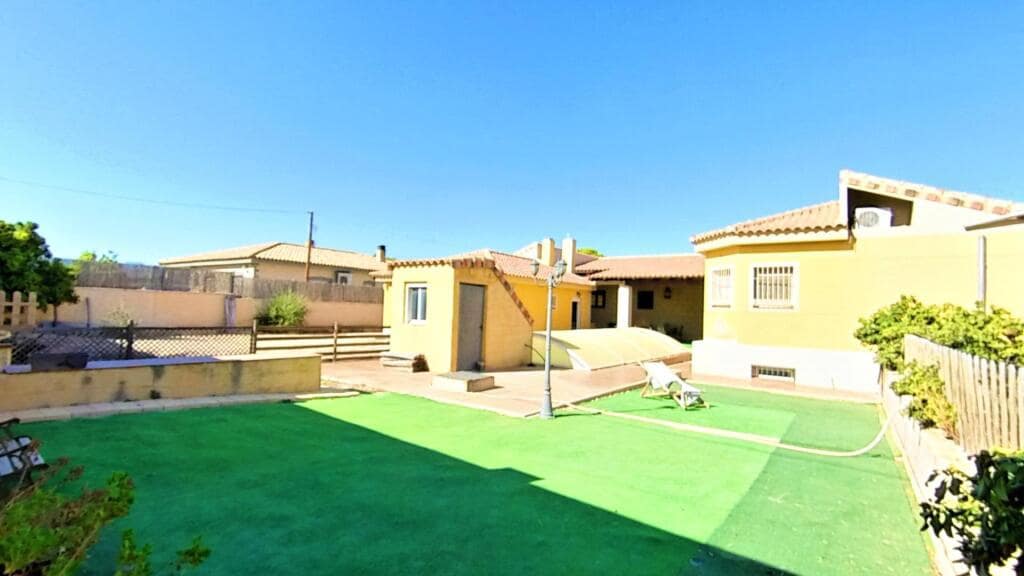4 soverom Villa til salgs i Alicante by med svømmebasseng garasje - € 524 000 (Ref: 9257130)