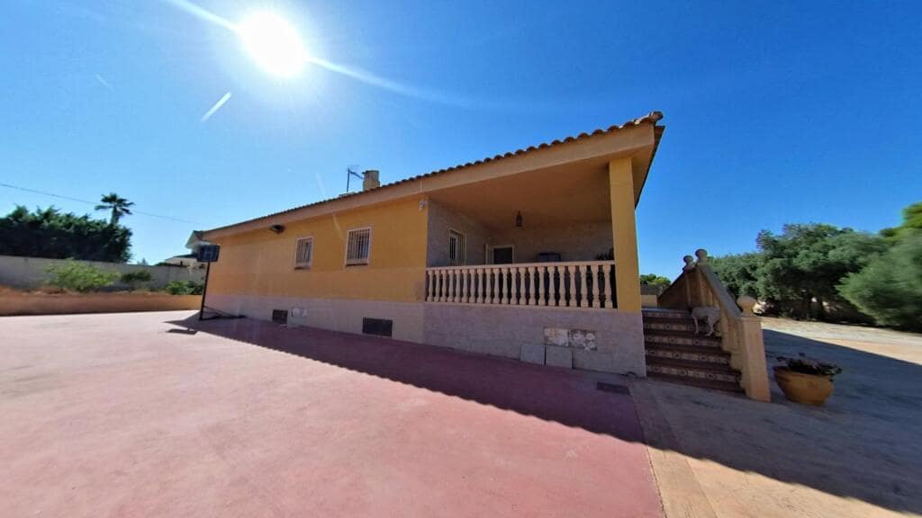 4 soverom Villa til salgs i Alicante by med svømmebasseng garasje - € 524 000 (Ref: 9257130)
