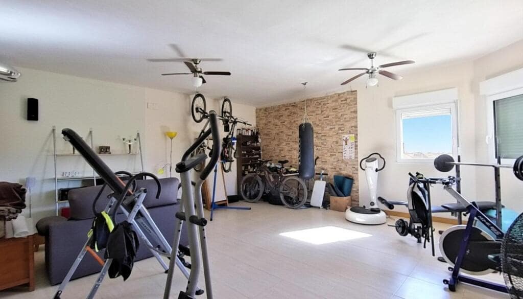 4 soverom Villa til salgs i Alicante by med svømmebasseng garasje - € 524 000 (Ref: 9257130)