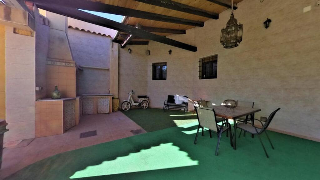 4 soverom Villa til salgs i Alicante by med svømmebasseng garasje - € 524 000 (Ref: 9257130)