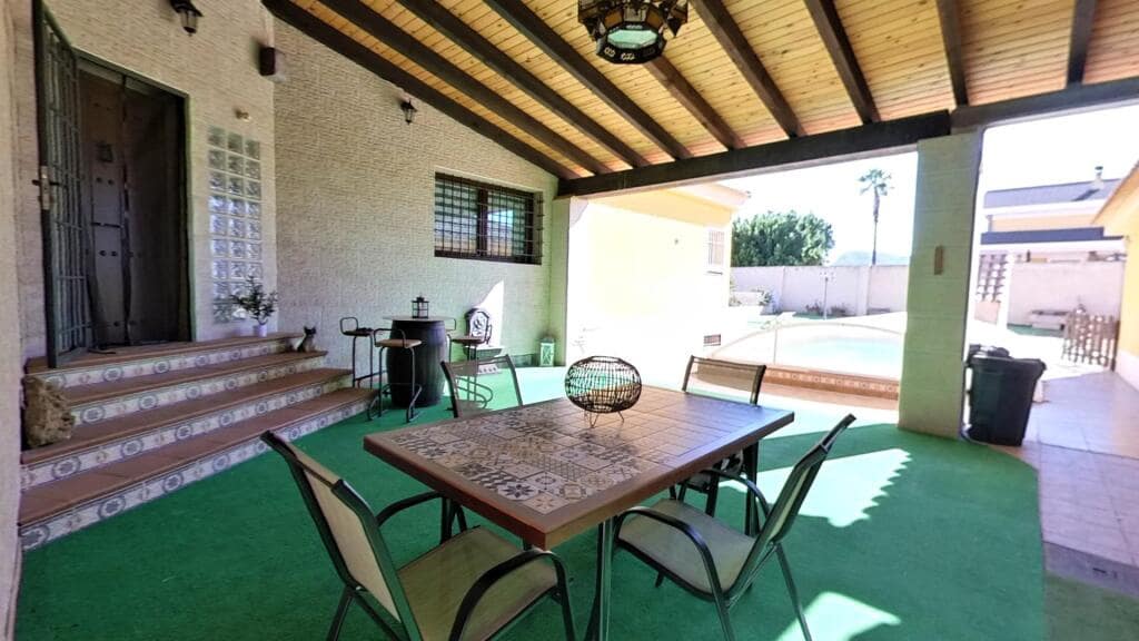 4 soverom Villa til salgs i Alicante by med svømmebasseng garasje - € 524 000 (Ref: 9257130)