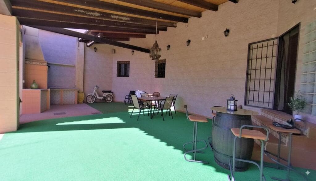 4 soverom Villa til salgs i Alicante by med svømmebasseng garasje - € 524 000 (Ref: 9257130)