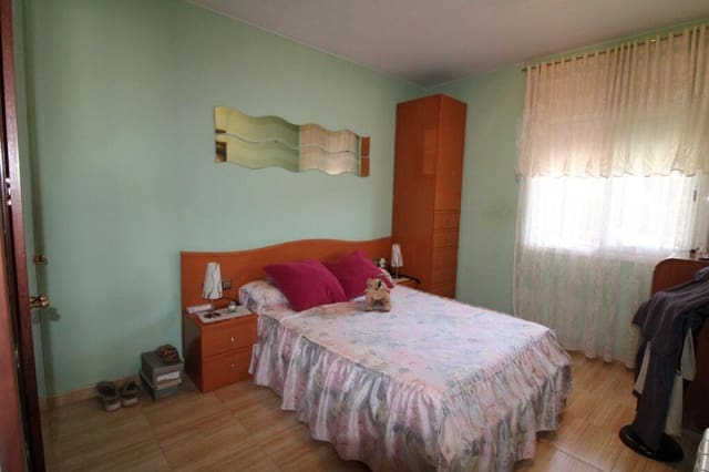 4 bedroom Villa for sale in Urbanitzacions del Nord, Lloret de Mar with pool garage - € 275,000 (Ref: 9257136)