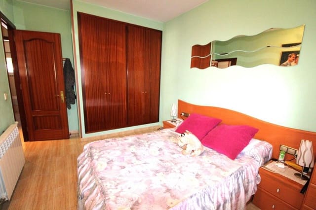 4 bedroom Villa for sale in Urbanitzacions del Nord, Lloret de Mar with pool garage - € 275,000 (Ref: 9257136)