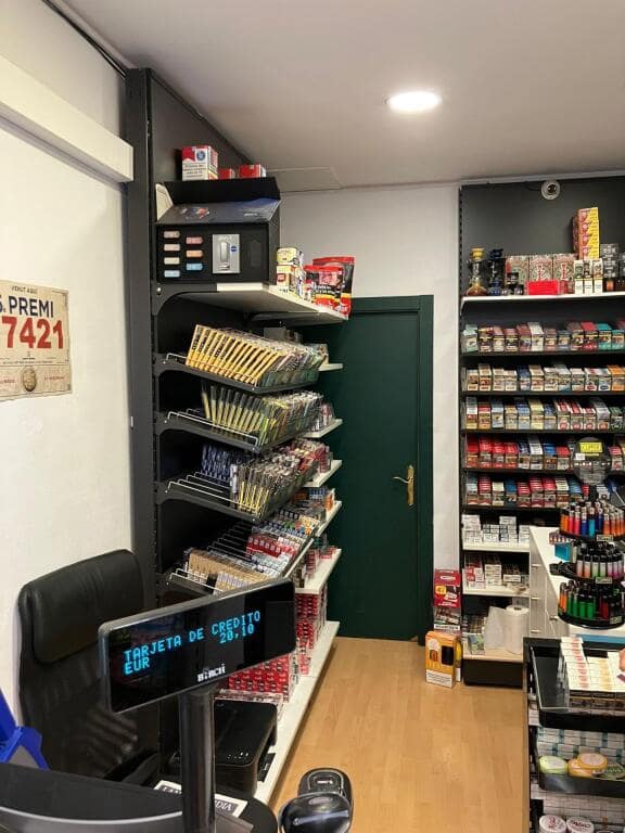 Kommersiell til salgs i Barcelona by - € 240 000 (Ref: 9257143)